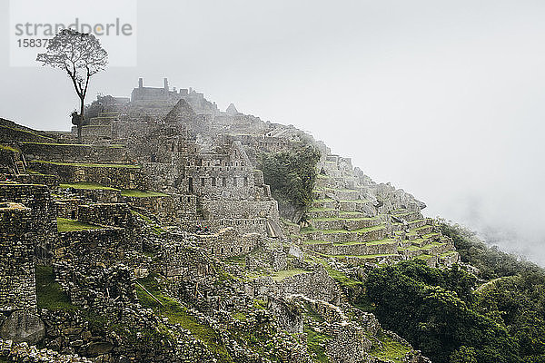 Die berühmten Ruinen der verlorenen Stadt Machu Picchu  Peru