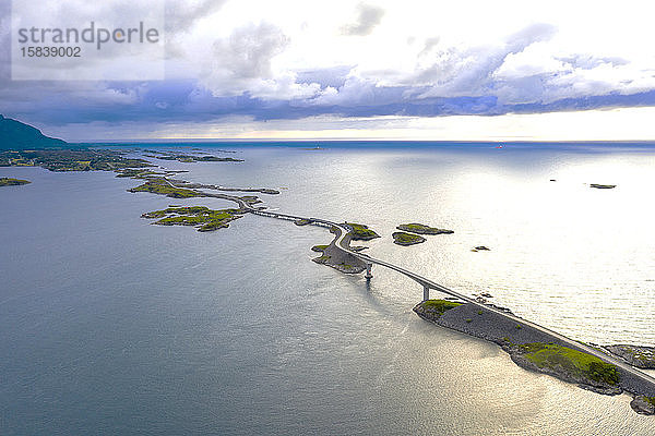 Storseisundbrücke und Meer  Atlantikstraße  More og Romsdal  Norwegen