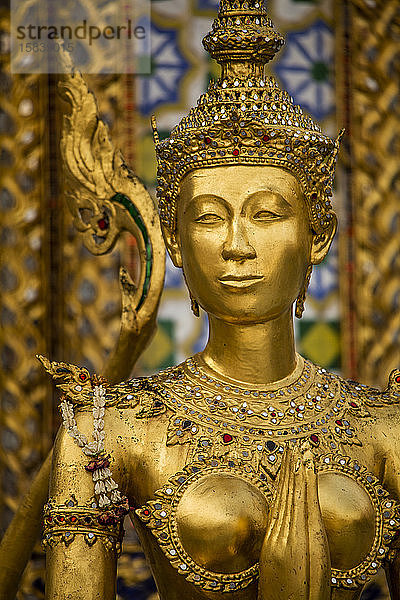 Goldene Statue von Kinnari im Großen Palast