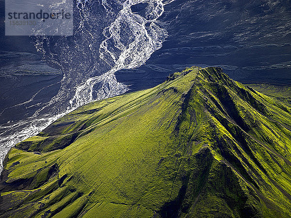 Luftaufnahme des Berges Maelifell im Hochland von Island