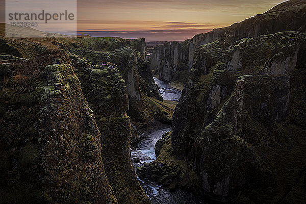 Fjadrargljufur-Canyon  eine große Schlucht in Island