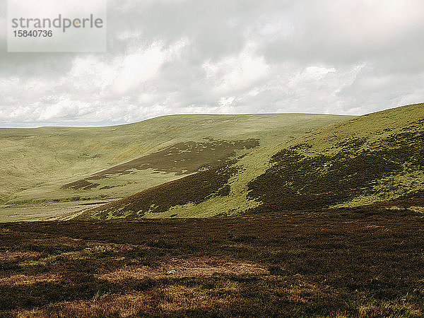 Sanfte Hügel in der schottischen Landschaft