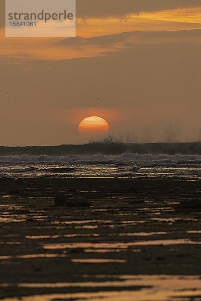 Meereslandschaft zur Zeit des Sonnenuntergangs