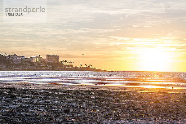 Strand von La Jolla Shores bei Sonnenuntergang. La Jolla  Kalifornien.