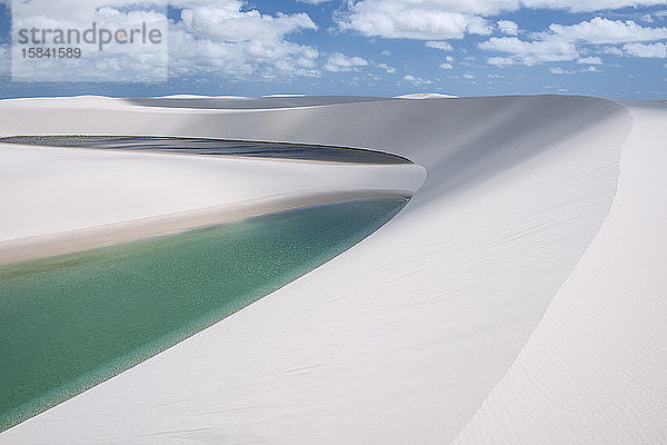 Schillernde Dünen- und Seenlandschaft bei Lencois Maranhenses