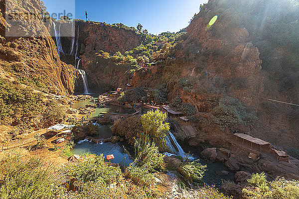 Ouzoud-Wasserfälle an einem sonnigen Tag in der Nähe von Marrakesch
