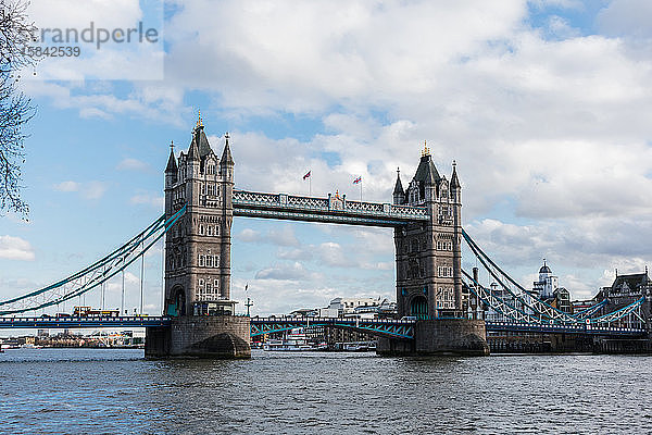Bild der Tower Bridge von London über die Themse