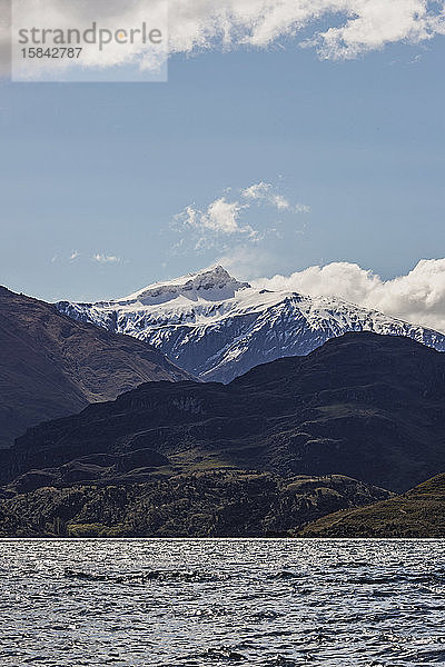 Mount Aspiring Türme über dem Lake Wanaka Neuseeland an einem sonnigen Tag
