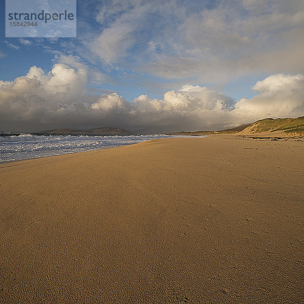 Goldener Sand am Strand von Traigh Mor  Scarista  Isle of Harris  Schottland