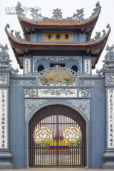 Tor der Chua-Trinh-Pagode  Provinz Quang Ninh  Vietnam