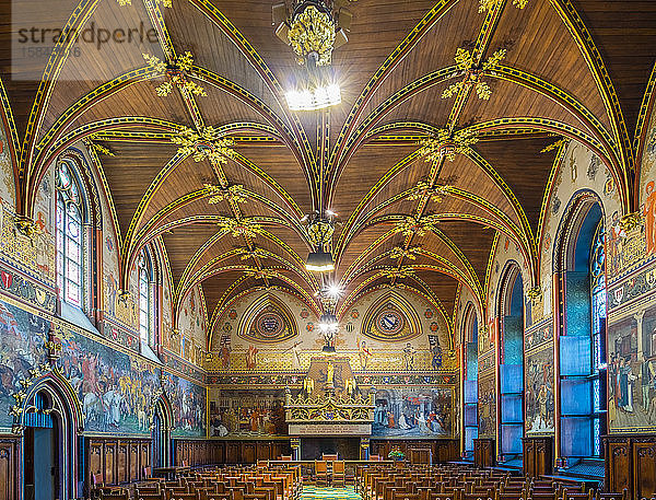 Interieur des gotischen Saals im Rathaus Stadhuis van Brugge  Brügge  Westflandern  Belgien