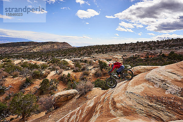 Ein Mountainbiker fährt auf dem Ribbon Trail in Grand Junction  Colorado.