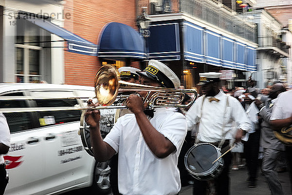 New-Orleans-Parade