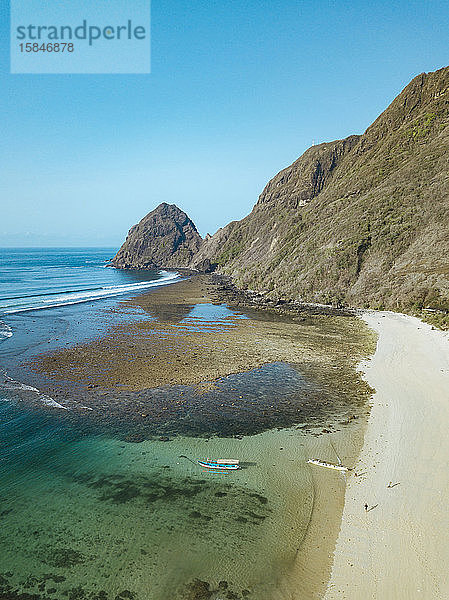Luftaufnahme des Strandes  Insel Sumbawa  Indonesien