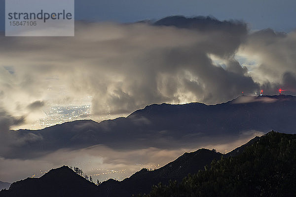 Stadtlandschaft mit Blick auf Los Angeles vom Mt. Wilson