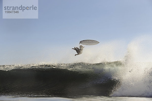 Surfer auf einer Welle