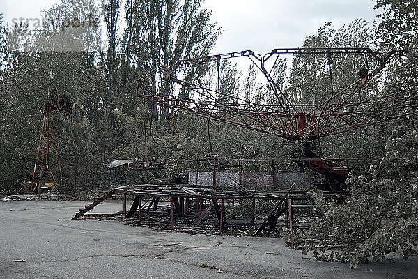 verlassener alter Vergnügungspark in der Stadt Pripjat Tschernobyl  Ukraine