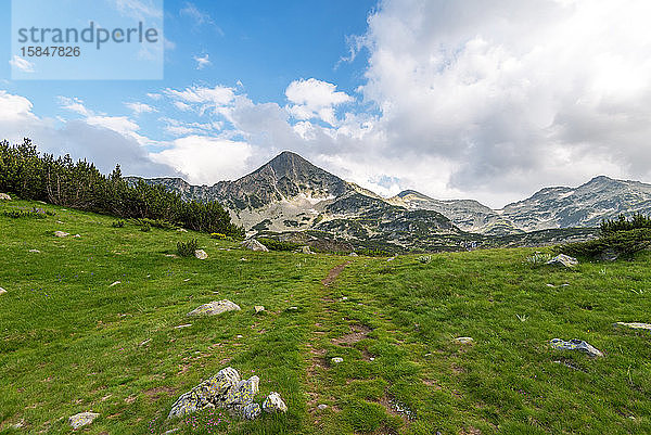 Erstaunliche Landschaft des Pirin-Gebirges Bulgarien.