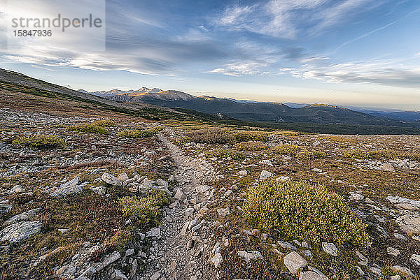 Wanderweg in der Wildnis der Indian Peaks