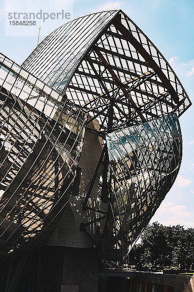 Wunderschöne Kurven des Gebäudes von Design in Paris