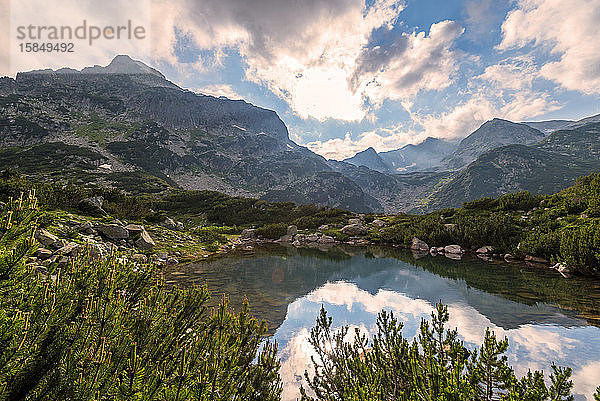 Erstaunliche Landschaft des Pirin-Gebirges Bulgarien.