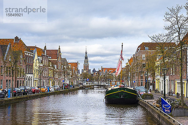 Gebäude entlang des Kanals Luttik Oudorp  Alkmaar  Niederlande