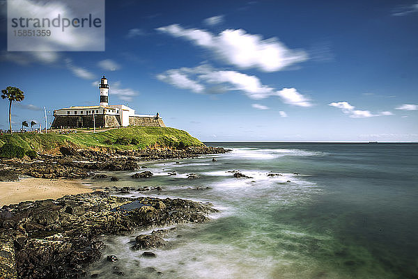 Leuchtturm und Fort Santo Antonio da Barra im Frühling