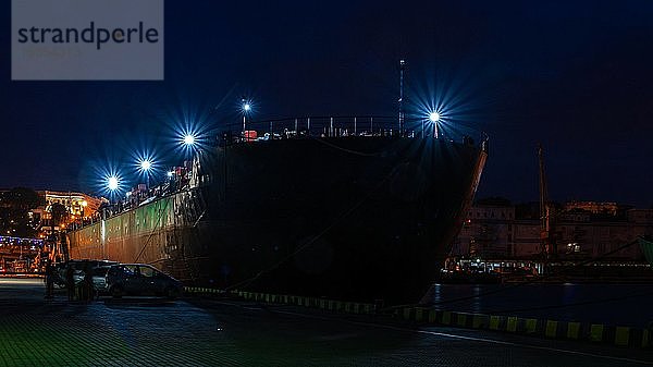 Nacht im Seehafen von Odessa  Ukraine