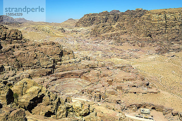 Hochwinkelansicht  Nabatean Theatre und Archäologischer Park von Petra  Jordanien