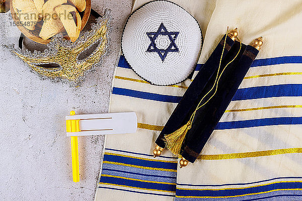 Karneval mit Krachmacher Hamantaschen-Kekse Purim jüdischer Feiertag