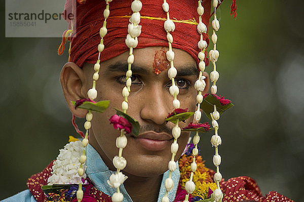 Geschmückter Bräutigam bei einer Hindu-Hochzeit