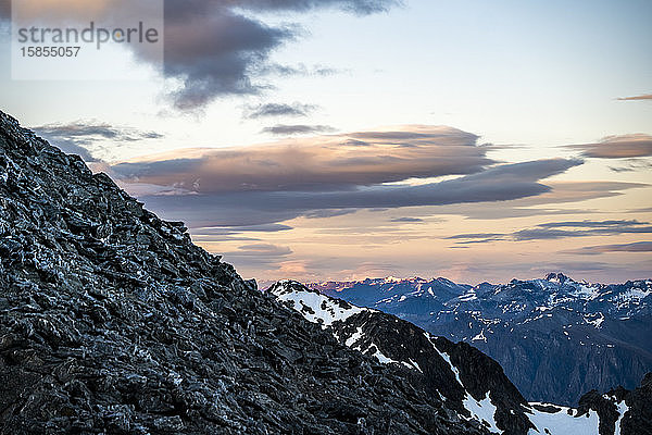 Verschneite alpine Landschaft  The Remarkables und Neuseeländische Südalpen