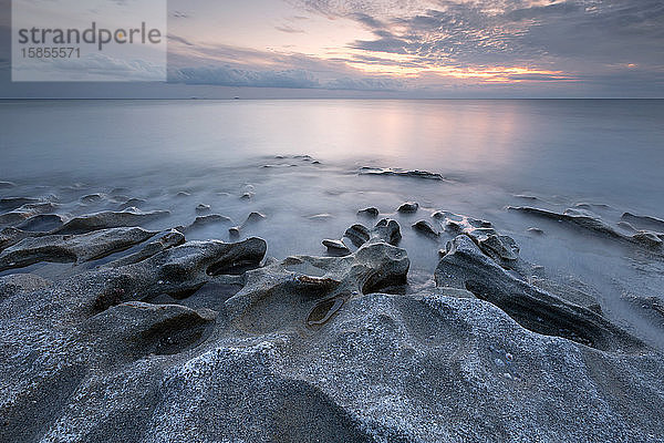 Abends am Strand von St. Andrew in der Nähe von Ierapetra  Kreta  aufgenommene Meereslandschaft.