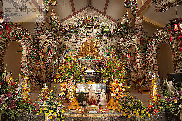 Goldene Buddha-Pagode innen