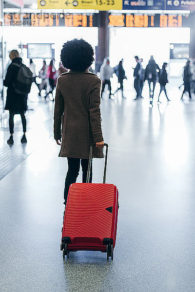 Junge Touristin auf Urlaubsreise