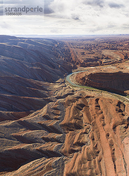 Der Raplee Anticline  einzigartige Geologie-Luftaufnahme im Süden Utahs