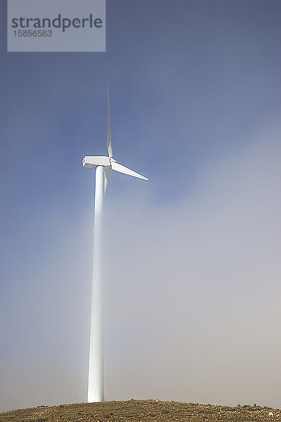Windturbine für nachhaltige Stromerzeugung in Spanien.