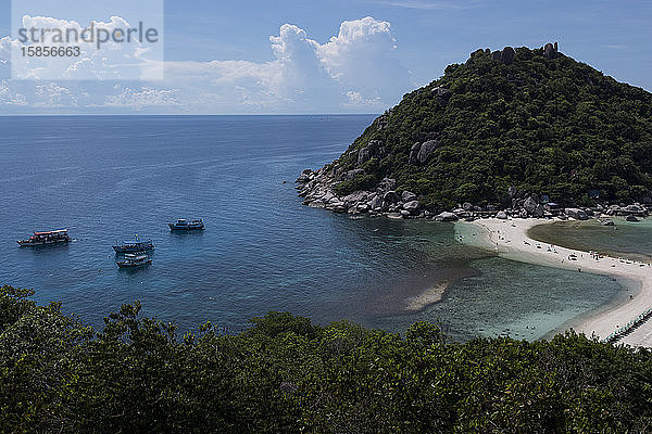 Panoramablick auf die Insel Nang Yuan bei Koh Tao  Thailand.