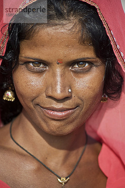 Schönes Porträt einer Rajasthanerin