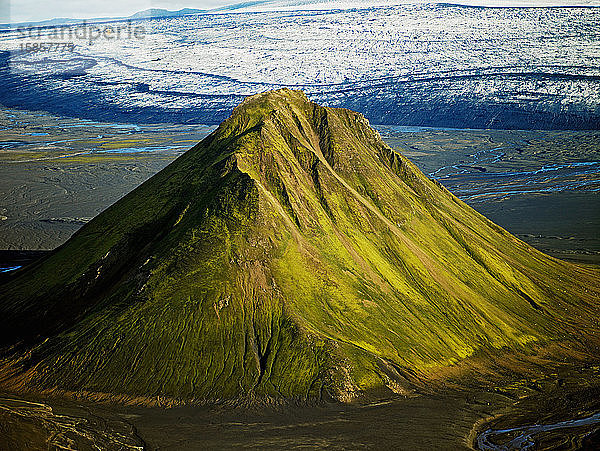 Luftaufnahme des Berges Maelifell im Hochland von Island