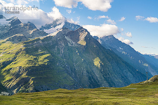 Alpen mit Gletscher  GÃ¶rner Gletscher bei Zermatt im Sommer