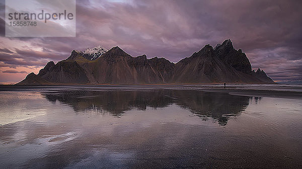 Stokksnes-Strand am Vestrahorn-Gebirge in Hofn  Island