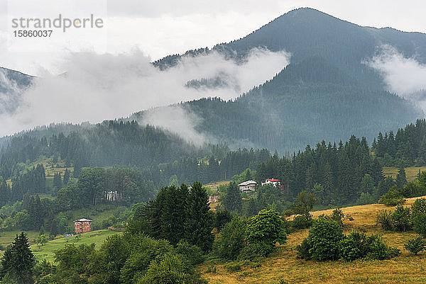 Wunderschönes Dorf in Bulgarien in den Rhodopen.