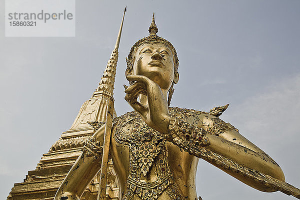 Goldene Statue von Kinnari im Großen Palast