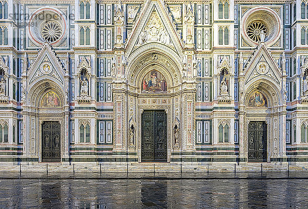 Fassade der Kathedrale von Florenz (Duomo di Firenze)  Florenz (Firenze)  Toskana  Italien