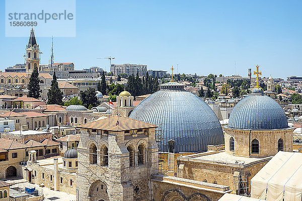 Grabeskirche und Gebäude in der Altstadt  Jerusalem