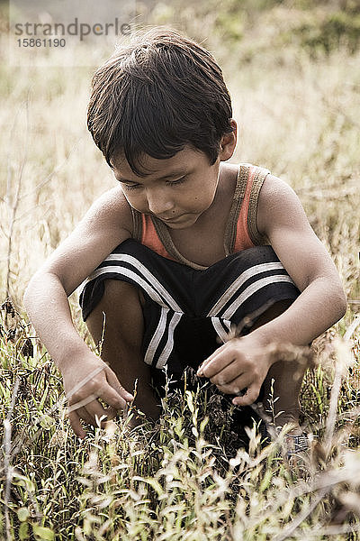 Auf dem Feld spielende Bauernkinder in Mexiko