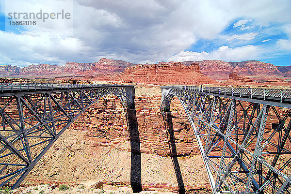 Die Navajo-Brücke über den Colorado River und den Marble Canyon in Arizona
