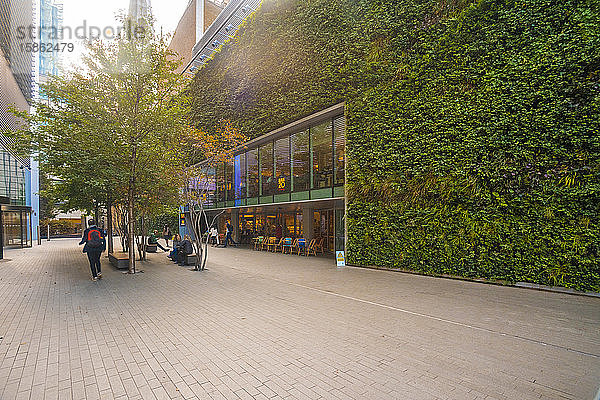 Eingang zum Sky Garden in der Londoner City mit vertikalem Garten