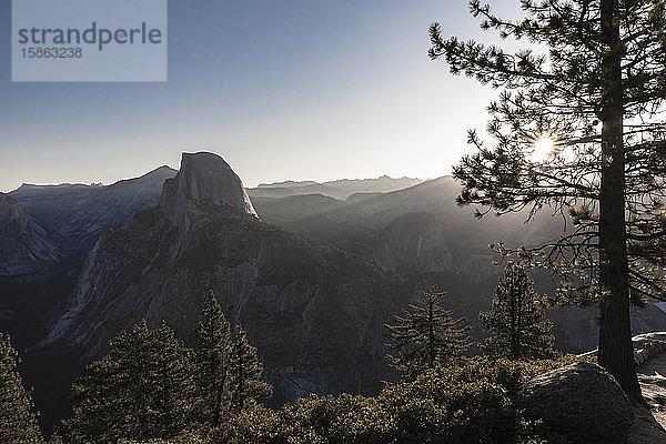 Sonnenaufgang vom Glacier Point mit Blick auf den Half Dome  Yosemite NP